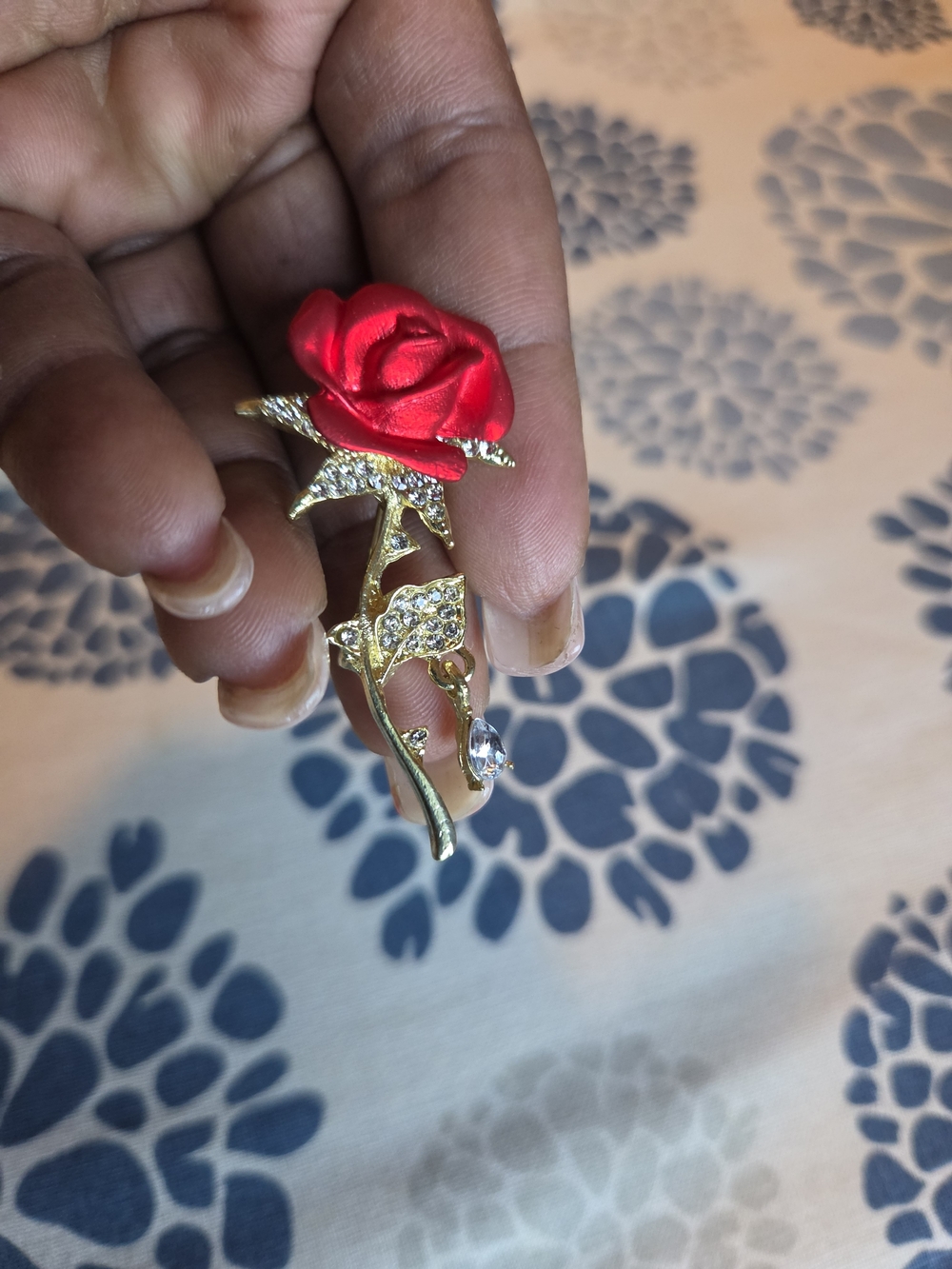 Red Rose Gold-Tone Brooch Pin - Picture 2 of 4